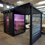 Esplora l'eleganza contemporanea: Sauna da esterno moderna con vetro panoramico